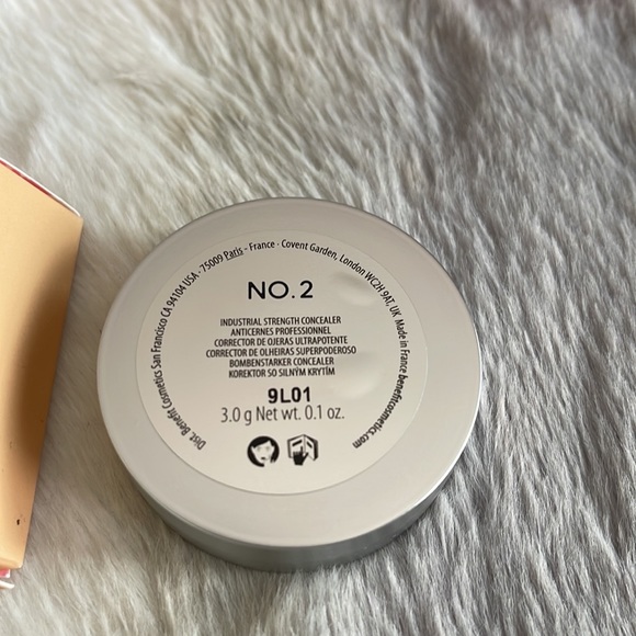 Benefit Boi-ing Full Coverage Cream Concealer - Picture 2 of 3